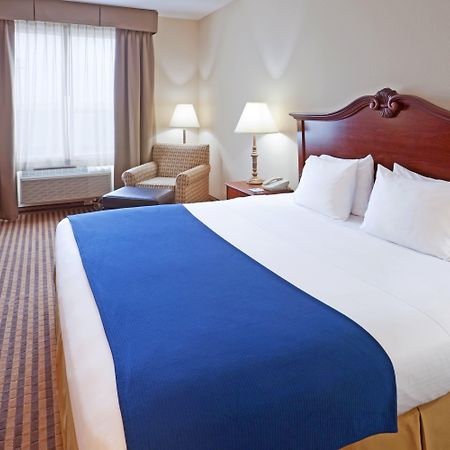 Holiday Inn Express & Suites Waxahachie By Ihg Room photo