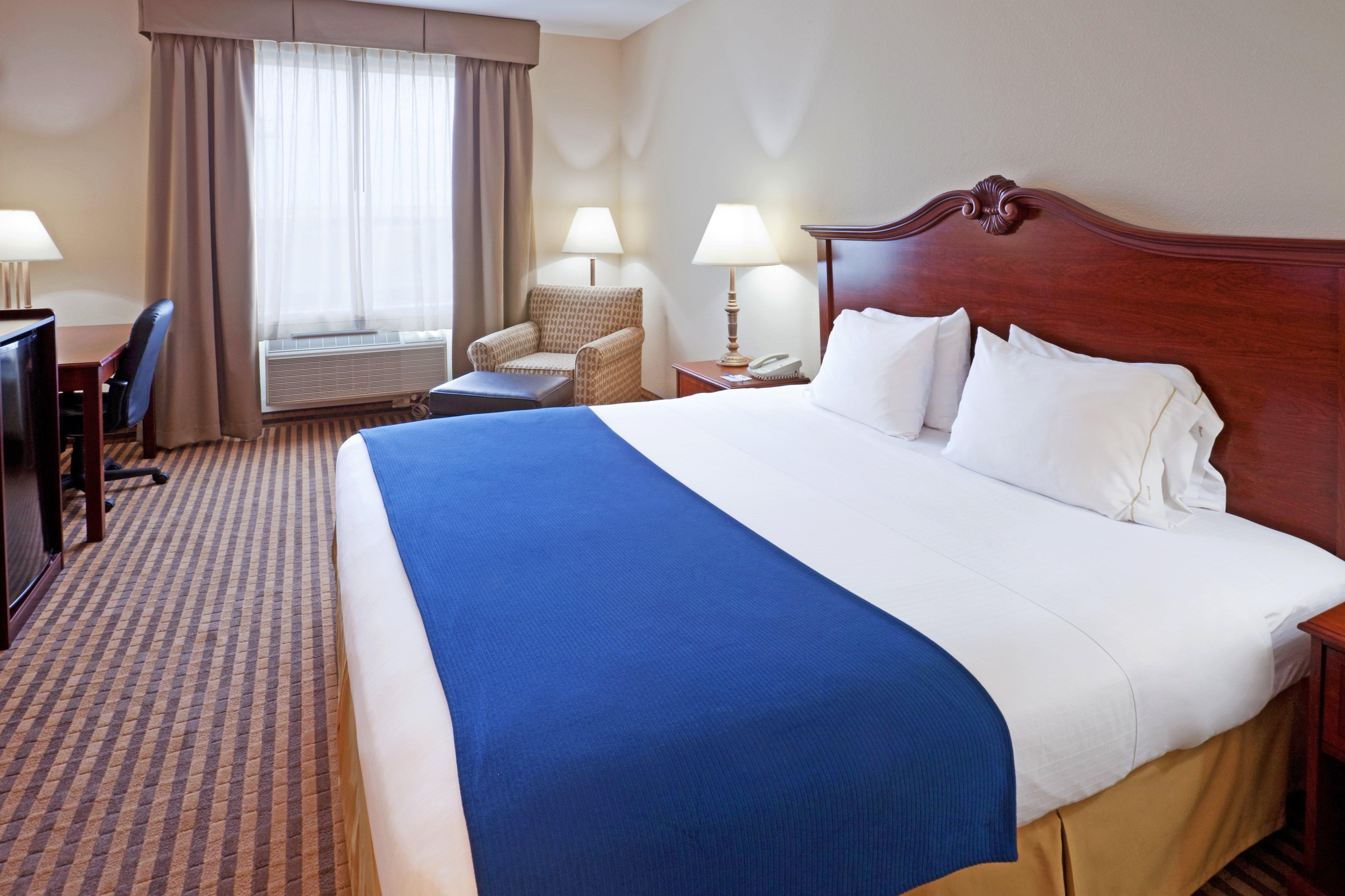 Holiday Inn Express & Suites Waxahachie By Ihg Room photo