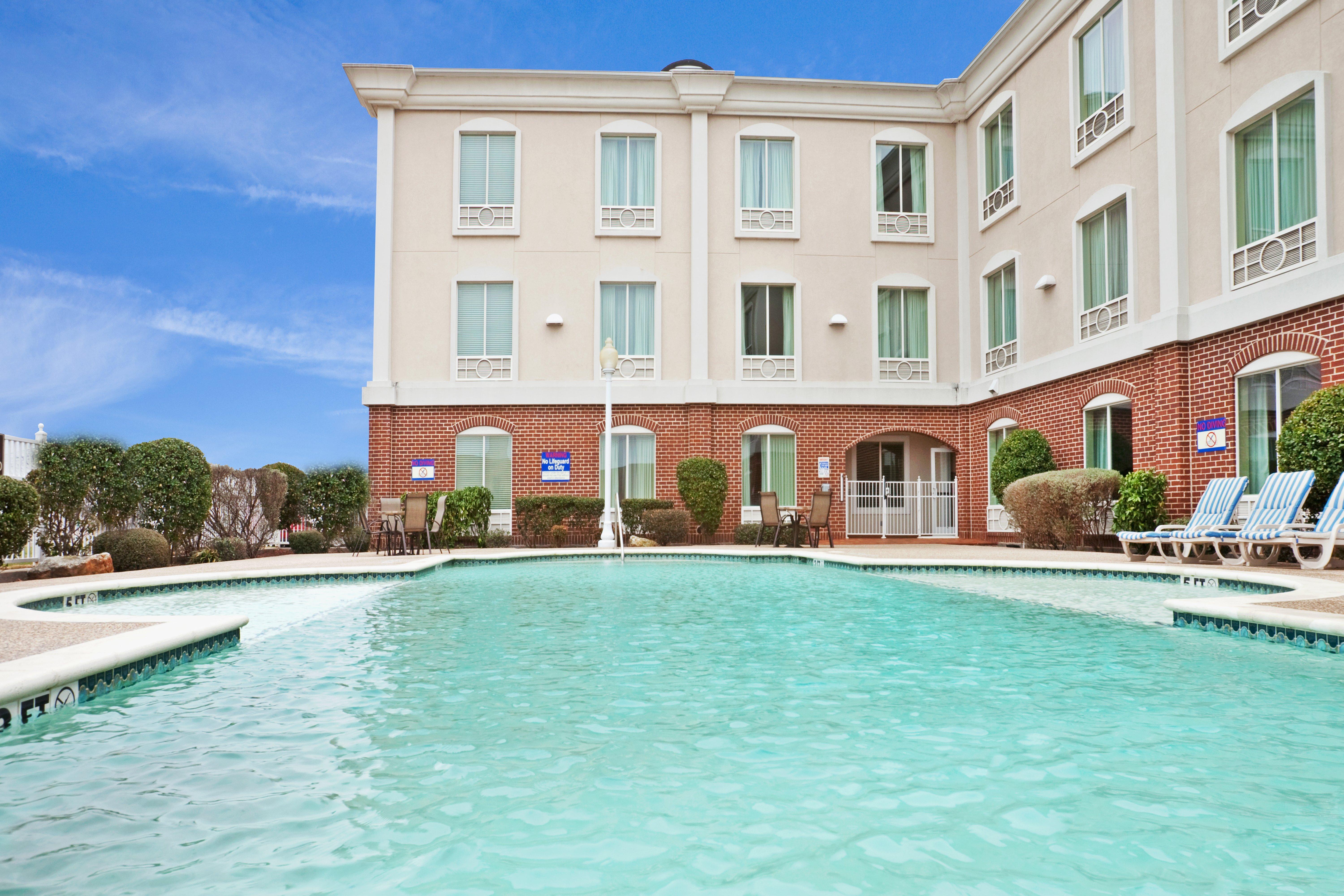 Holiday Inn Express & Suites Waxahachie By Ihg Exterior photo