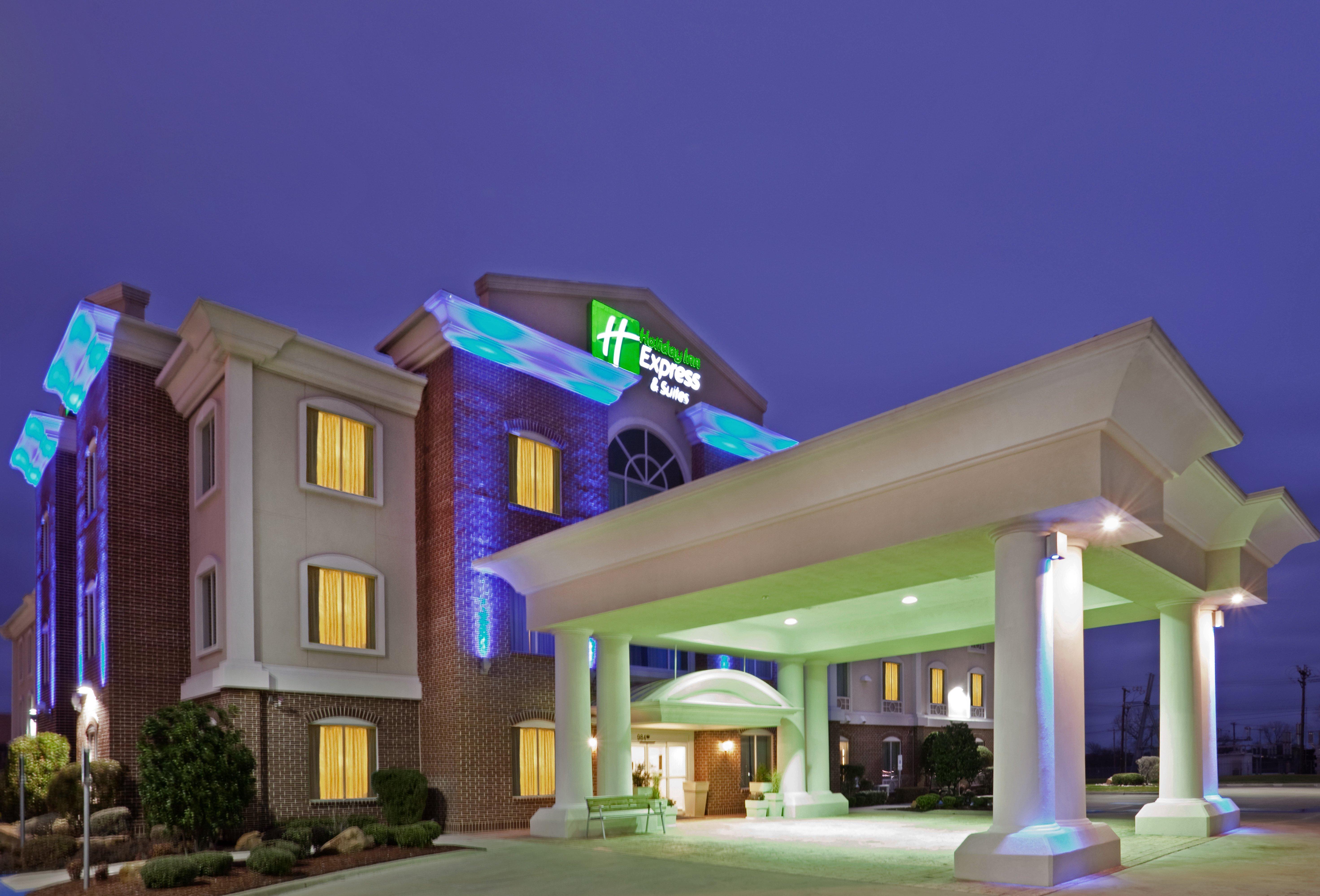 Holiday Inn Express & Suites Waxahachie By Ihg Exterior photo