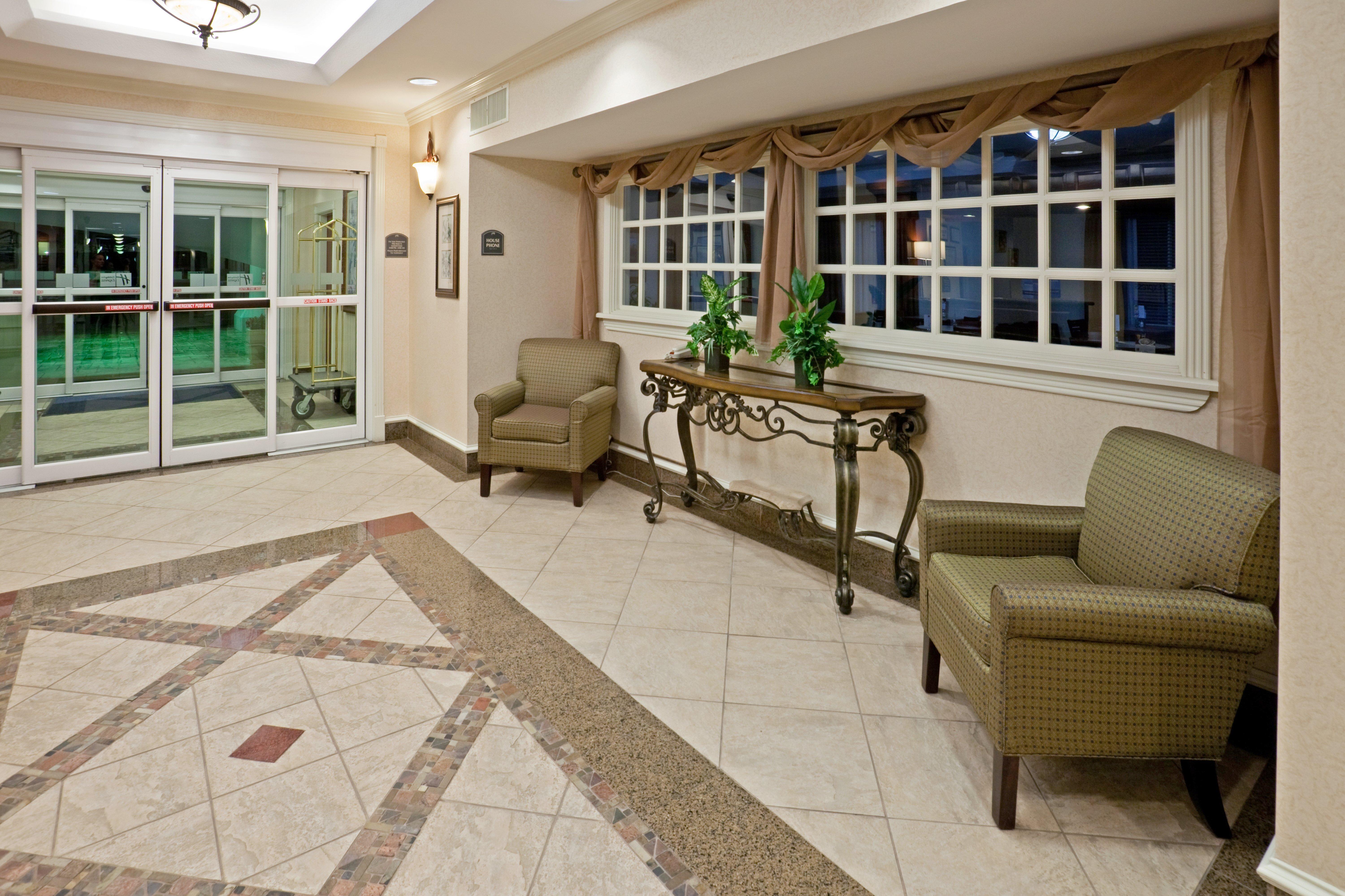 Holiday Inn Express & Suites Waxahachie By Ihg Exterior photo
