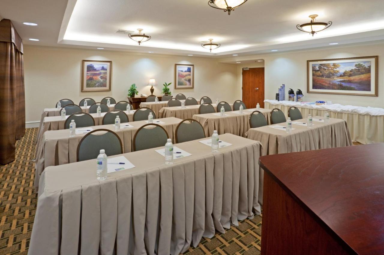 Holiday Inn Express & Suites Waxahachie By Ihg Exterior photo